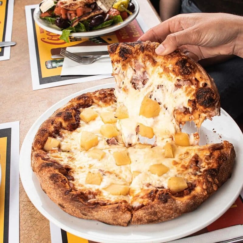 Hawaiian Pizza / Pizza Hawaïen