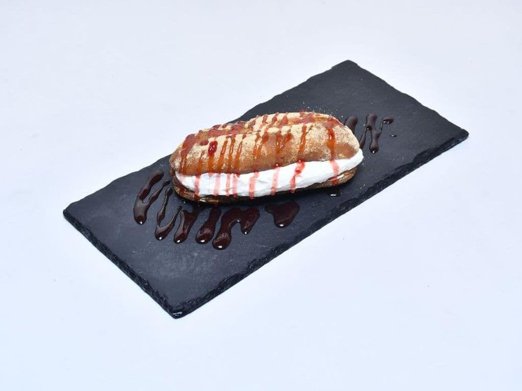Strawberry Purée Sweet Bun (new)
