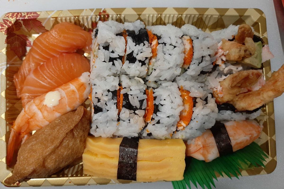 47. Maki Combo (Dynamite Roll 10pcs, Salmon Sushi 6pcs, and 1 Miso Soup)