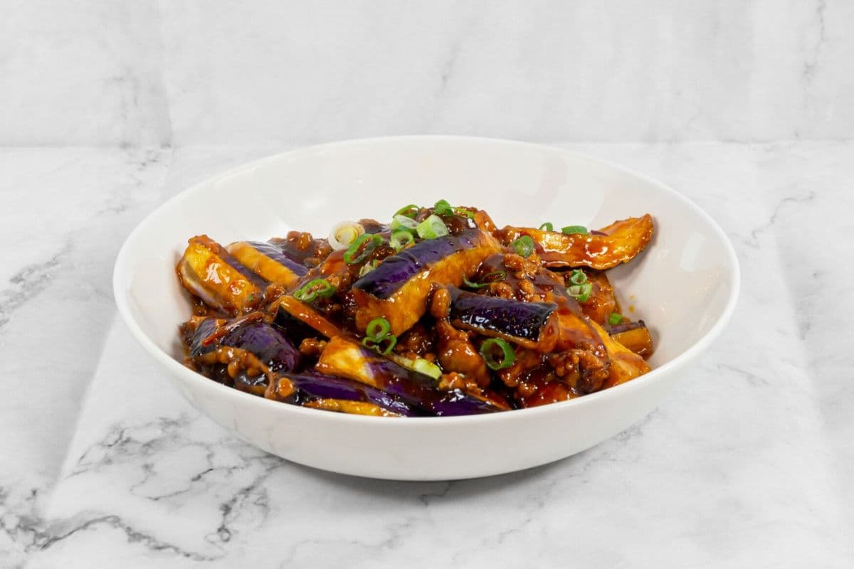 E53. Eggplant with hot garlic sauce / 鱼香茄子
