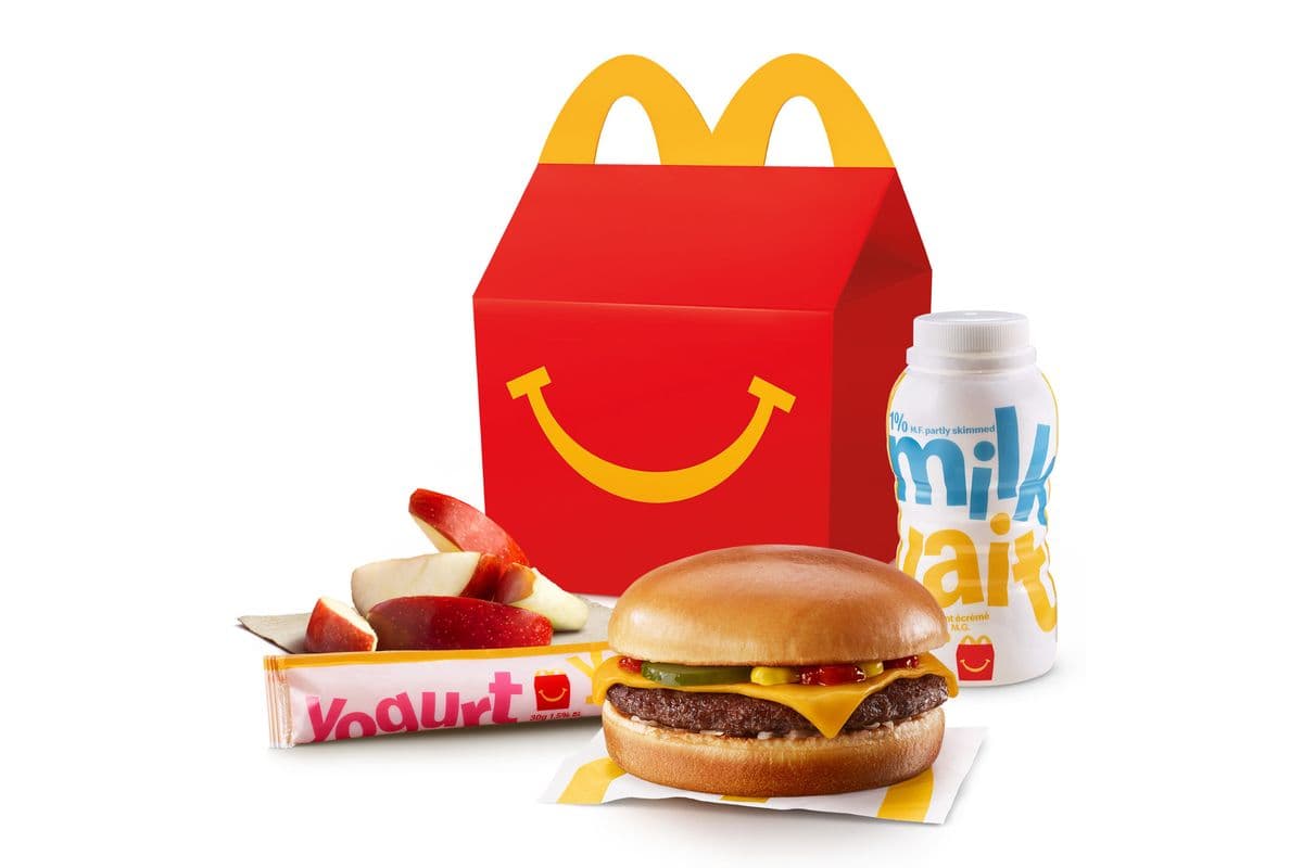 Happy Meal Cheeseburger with Apple Slices [360-470 Cals]