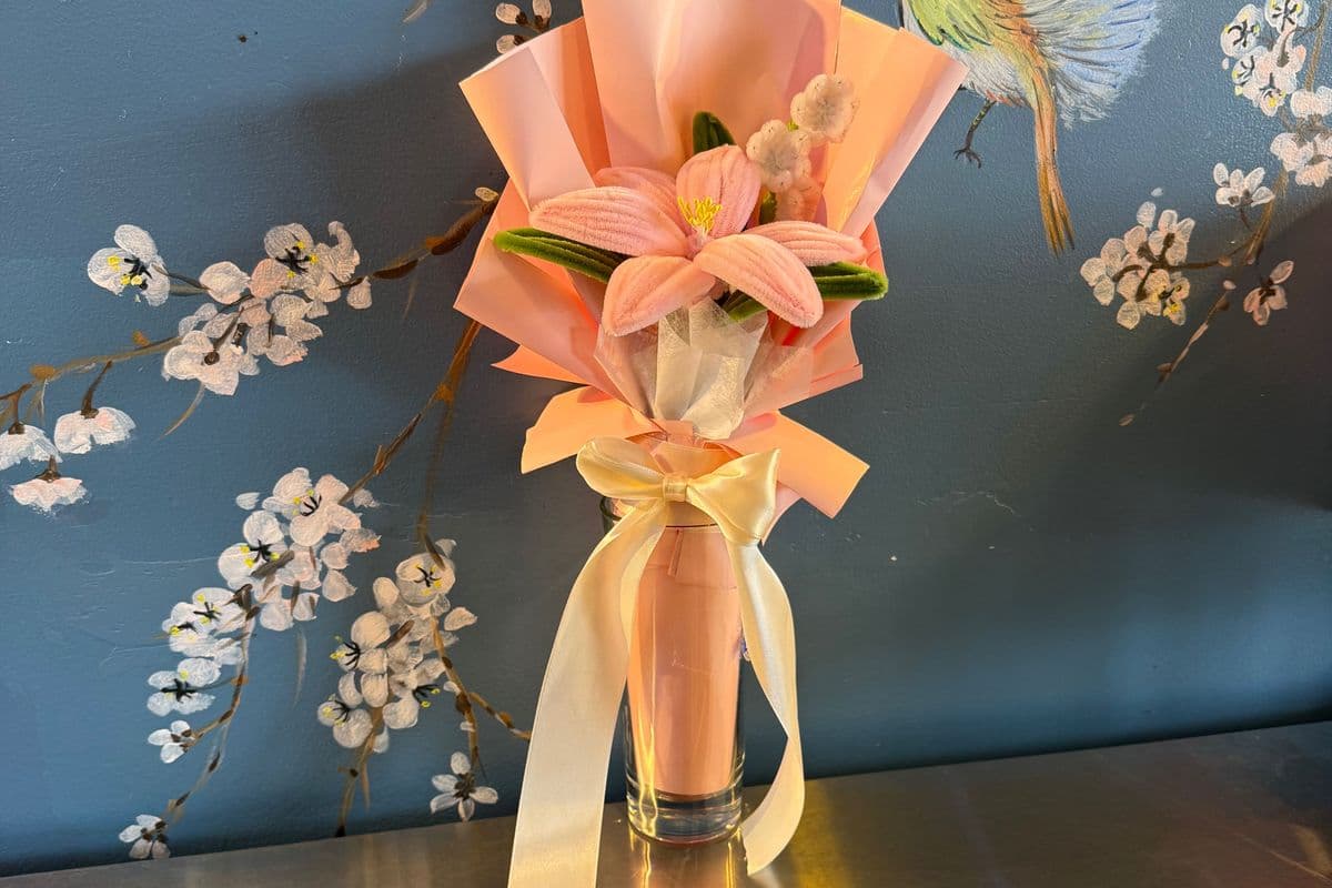 Lily Bit of Love (40cm x 15cm)