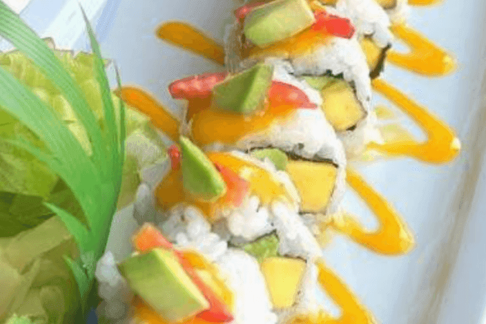 Strawberry Avocado Mango Maki (8 pcs)