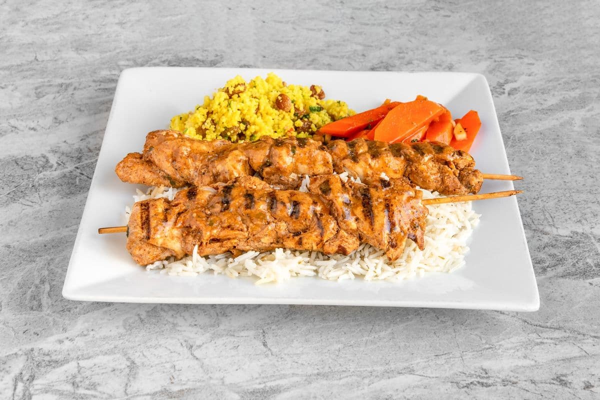Assiette de brochette de poulet / Chicken Skewer Plate