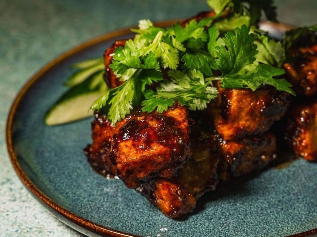 VEGAN CRISPY TOFU PRIK PAO / TOFU CROUSTILLANT AU CHILI JAM