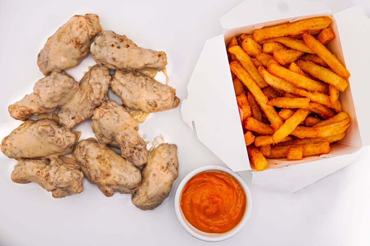 Creamy Chicken Wings and Fries Combo