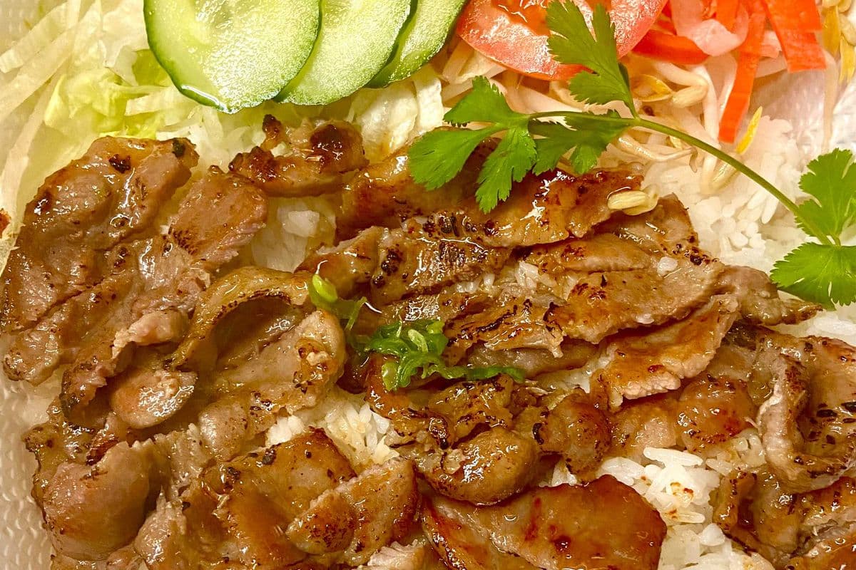28 Lemongrass Pork - Cơm sườn ướp xả