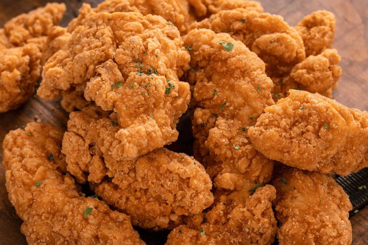8 PC CHICKEN STRIPS WITH DIPPING SAUCE