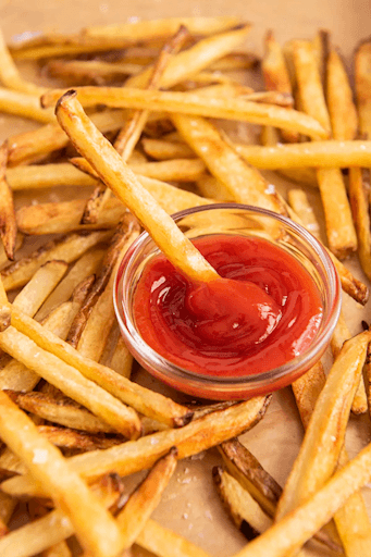 Frites cuite au four avec accompagnement de Ketchup / Baked Fries