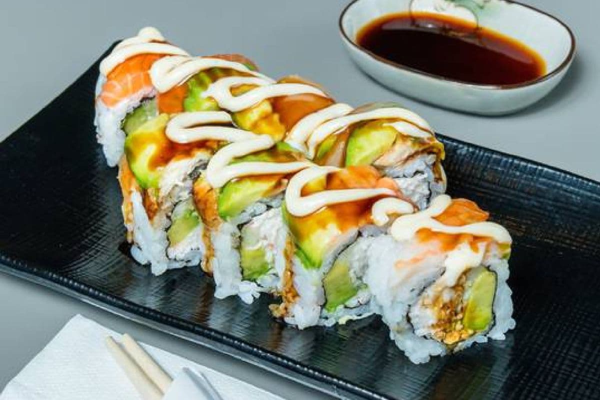 Rainbow Roll (8 pcs)