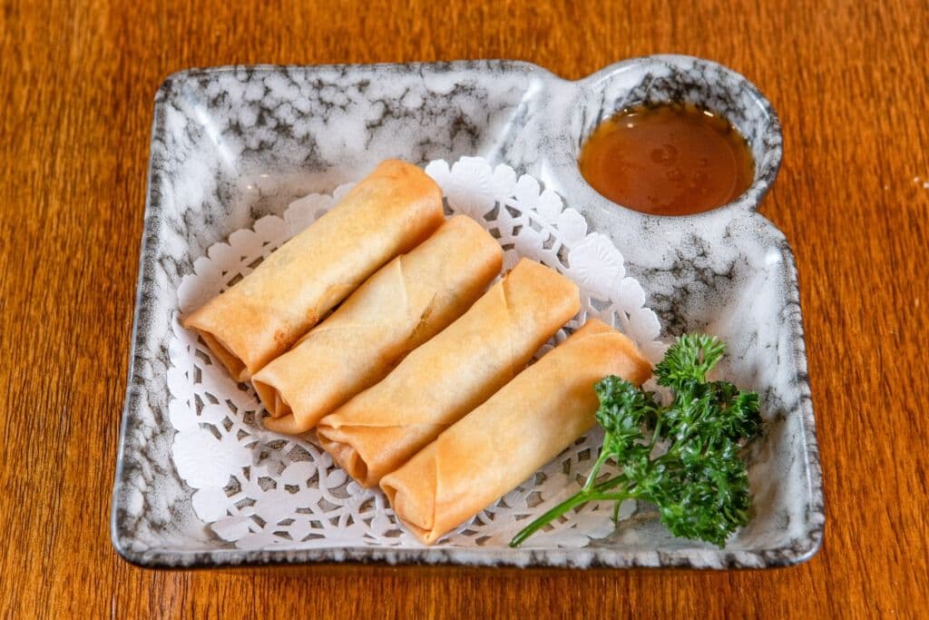 16. Spring Rolls (4 pcs)