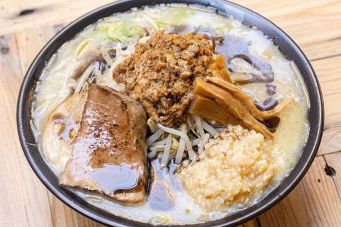 Black Garlic Buta-Men (Jiro-Style Ramen) - 豚麺・二郎系ラーメン