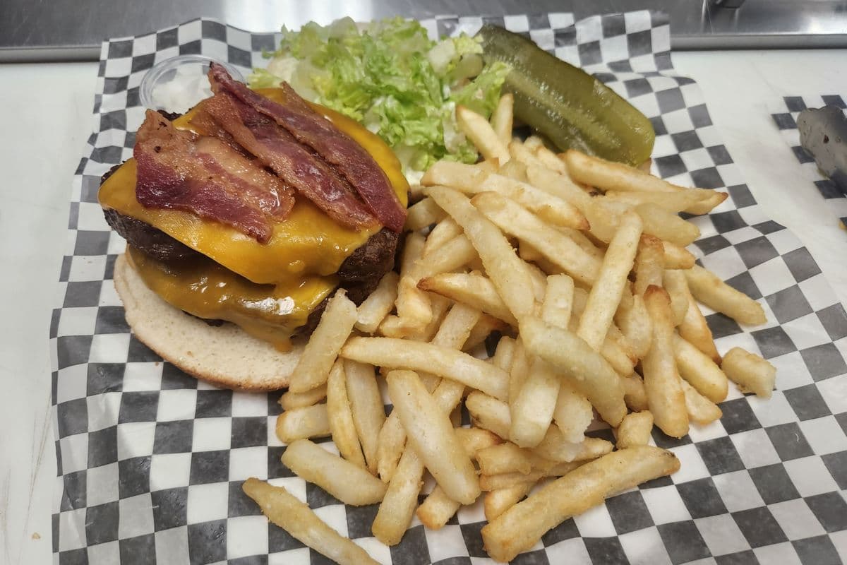 Cheeseburger (1/2 lb)