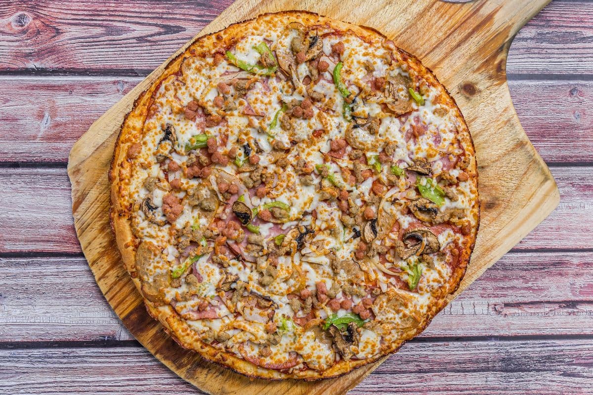 Medium Kanaka Klassic Pizza