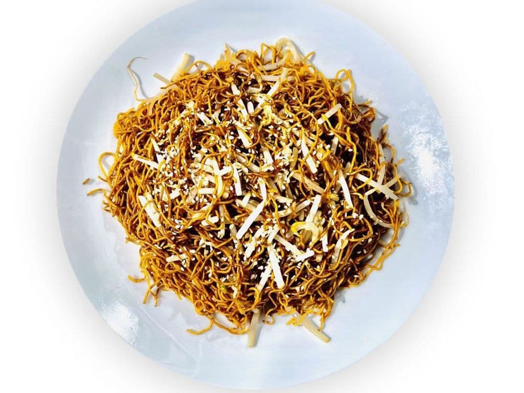 C6. 豉油王炒麵  Stir-Fried Egg Noodle