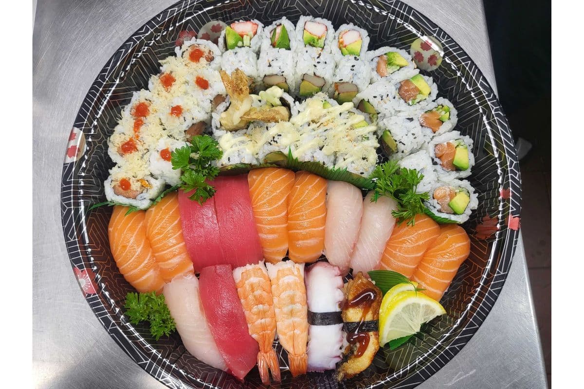 RST1. Roll & Sushi Tray A (48 pcs)