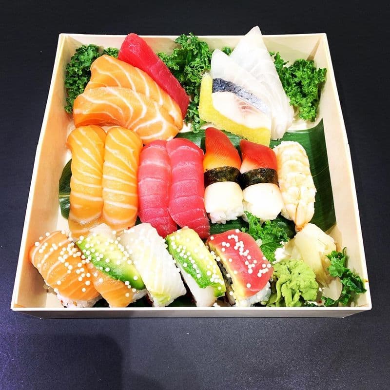 P10. Vintage Sashimi-Sushi-Roll 18 pcs (for 1) / P10. 雜錦拼盤 18 pcs (for 1)