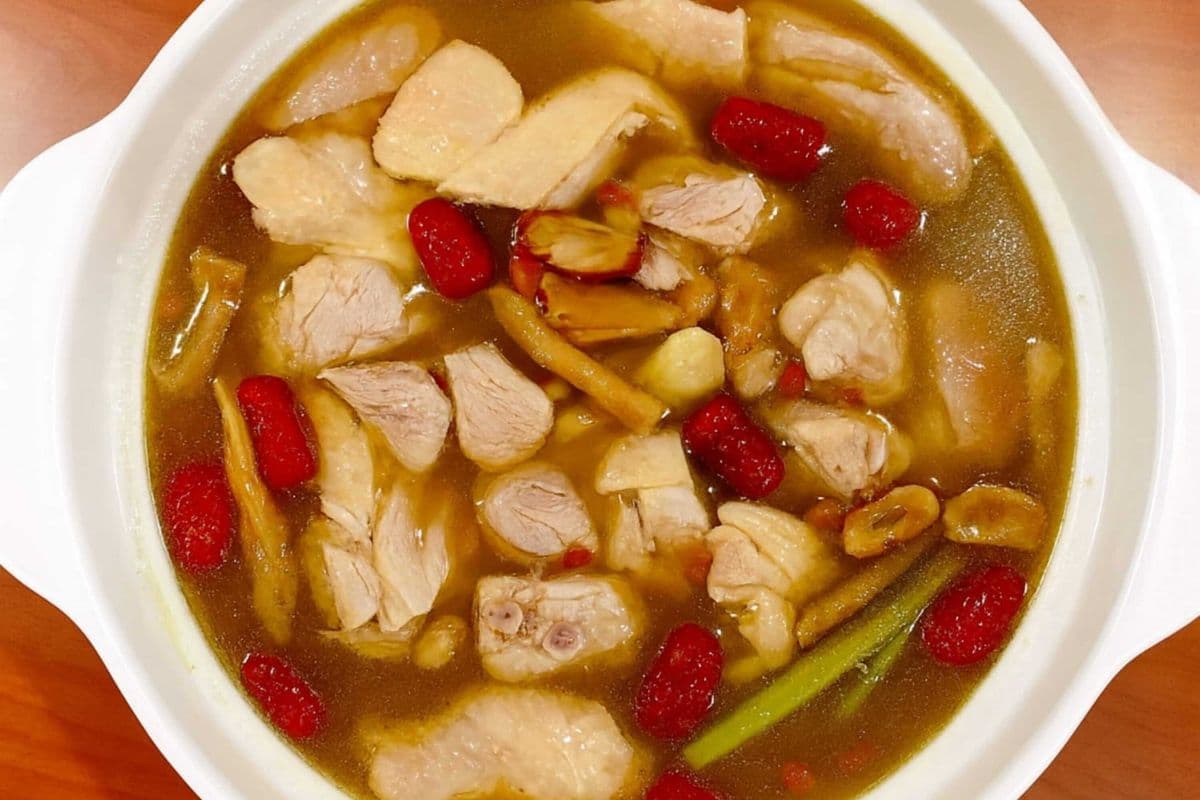 T15. Chicken Pot w/Chinese Herb (Cooked) - 藥膳雞鍋(熟)