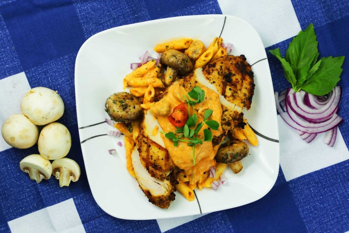 Mushroom Blush Chicken (580 Cal)