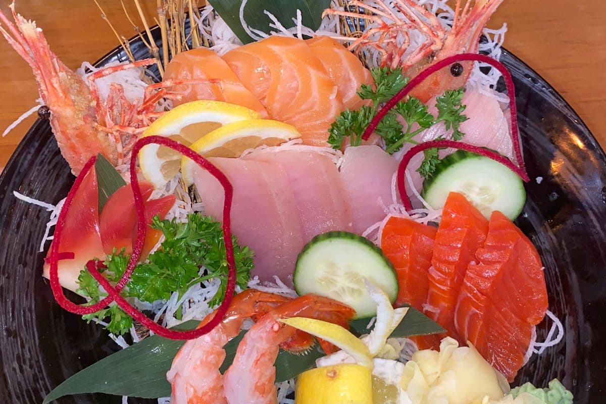 Deluxe Sashimi (20 pcs)