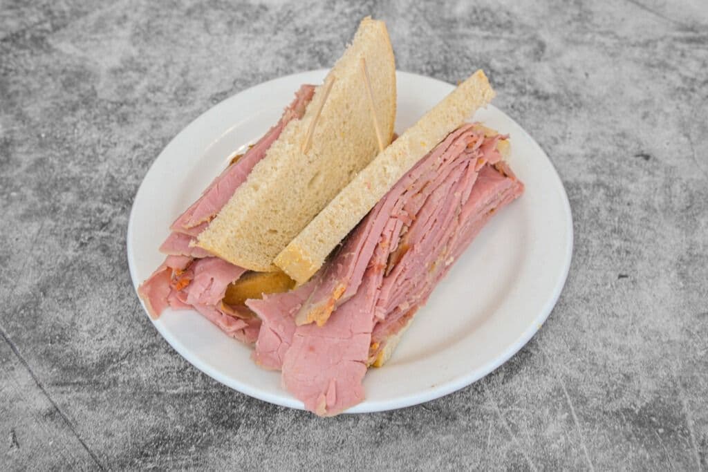 Sandwich à la viande fumée / Smoked Meat Sandwich