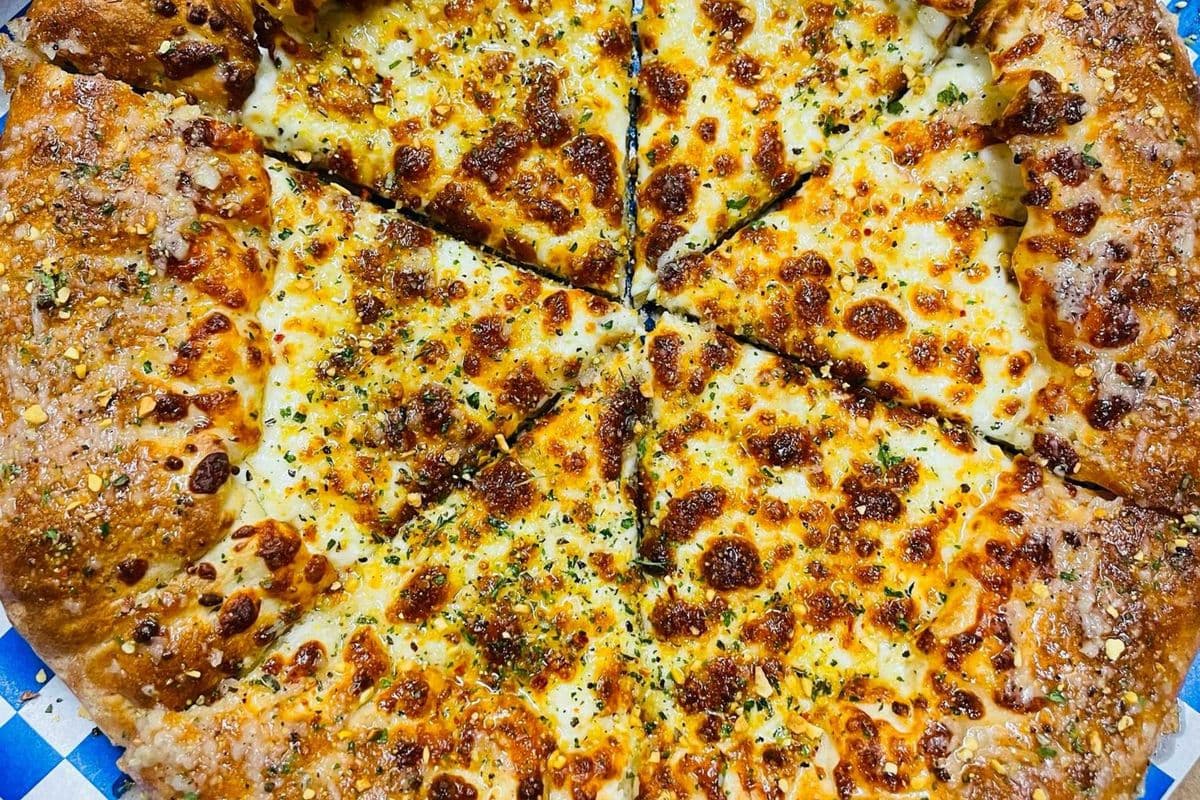 Garlic and Cheese Stuffed Bread Pizza