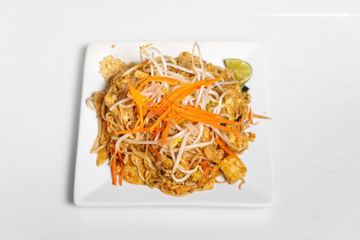 C3 Spring Roll (1 roll) and Chicken Pad Thai