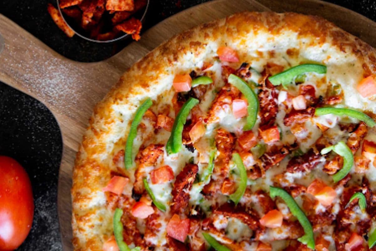 18. 2-for-1 - 14'' Large Hot and Spicy Chicken Pizza