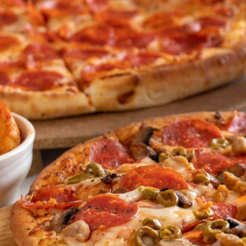 2 Petite pizza / 2 Small Pizza