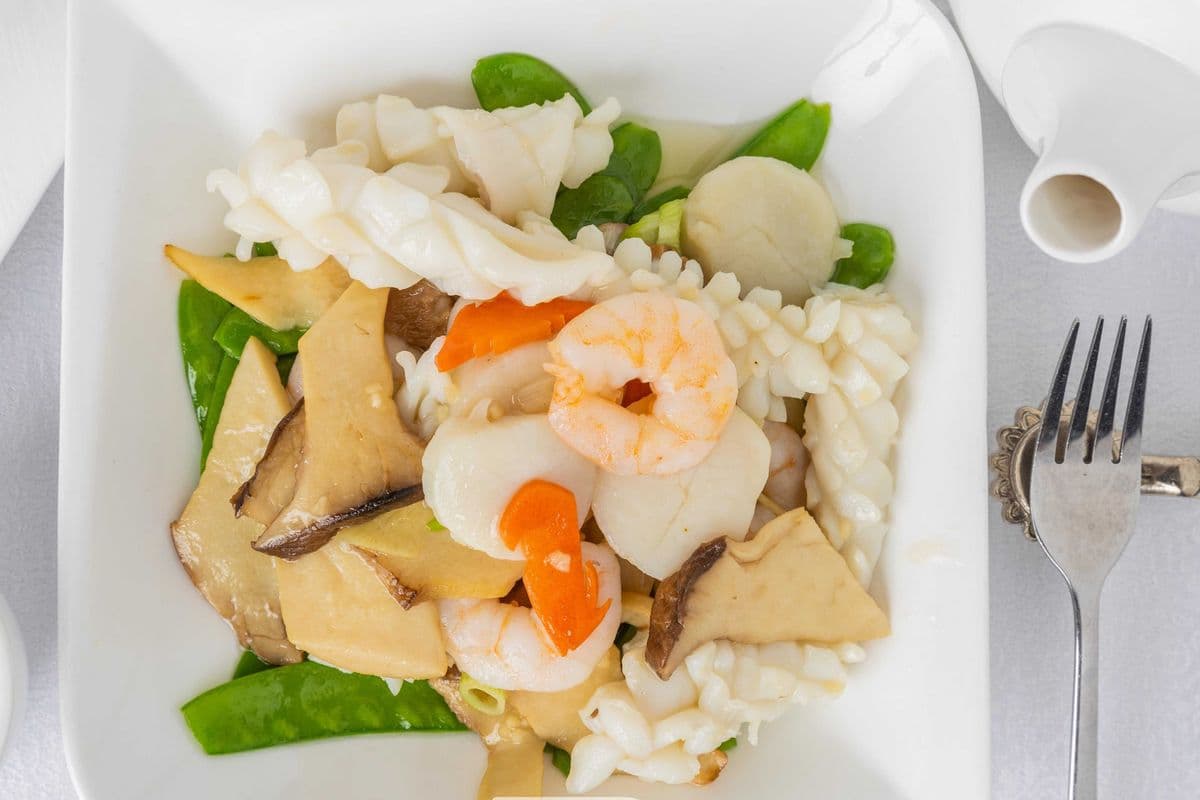 F05. Seafood Combination with Snow Peas and King Mushrooms