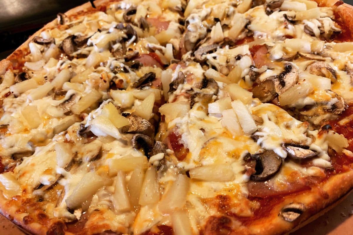 12" Medium Classic Hawaiian Pizza