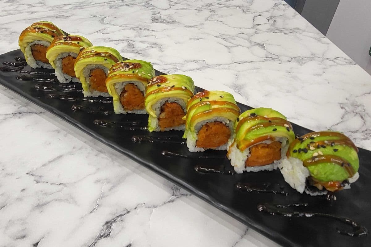 VR11. Vegetable Caterpillar Roll (8 pcs)