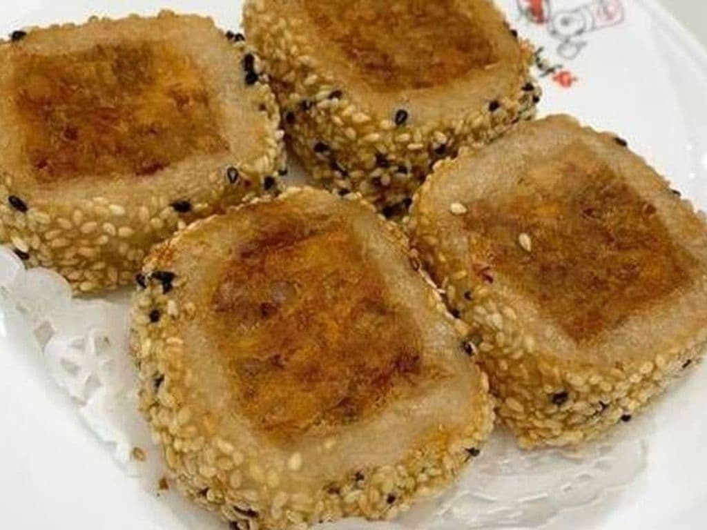 Pan Fried Sesame Taro Cake M38