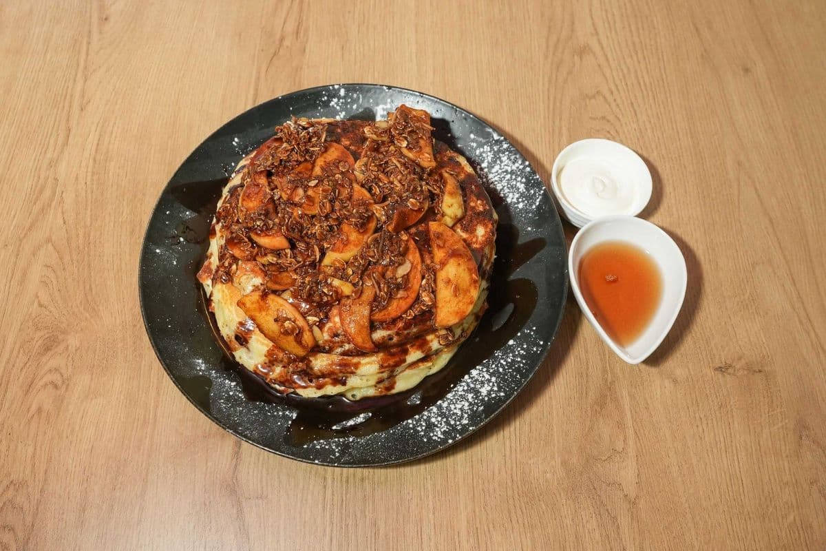 Warm Apple Cinnamon crumble Pancake