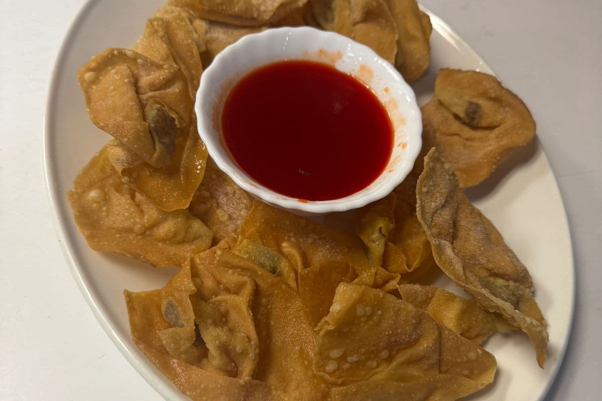 Deep fried wonton (with sweet & sour sauce on the side )