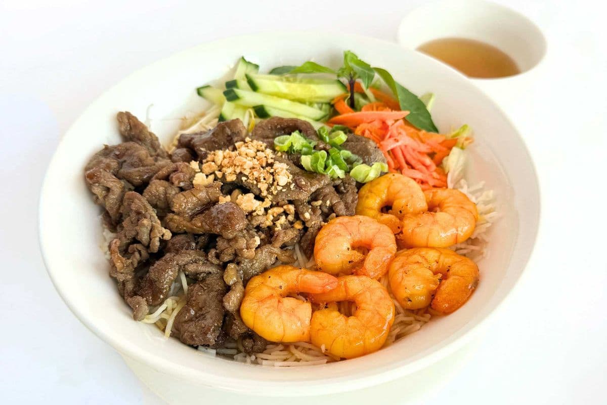 25. Grilled Meat with Shrimp on Vermicelli