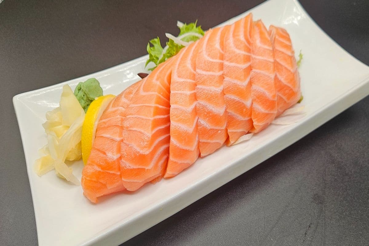 Salmon Sashimi (7 pcs)