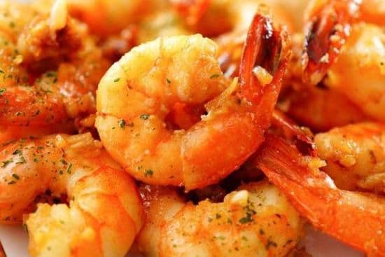 Camarones al ajillo, en crema (crevettes à l'ail, puré)