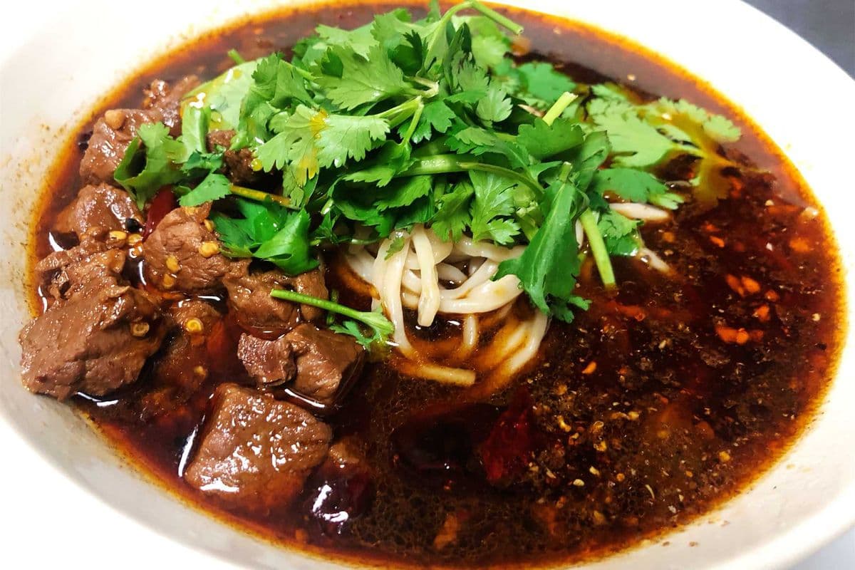 17. Stewed Spicy Beef Noodle 红烧牛肉面（辣）