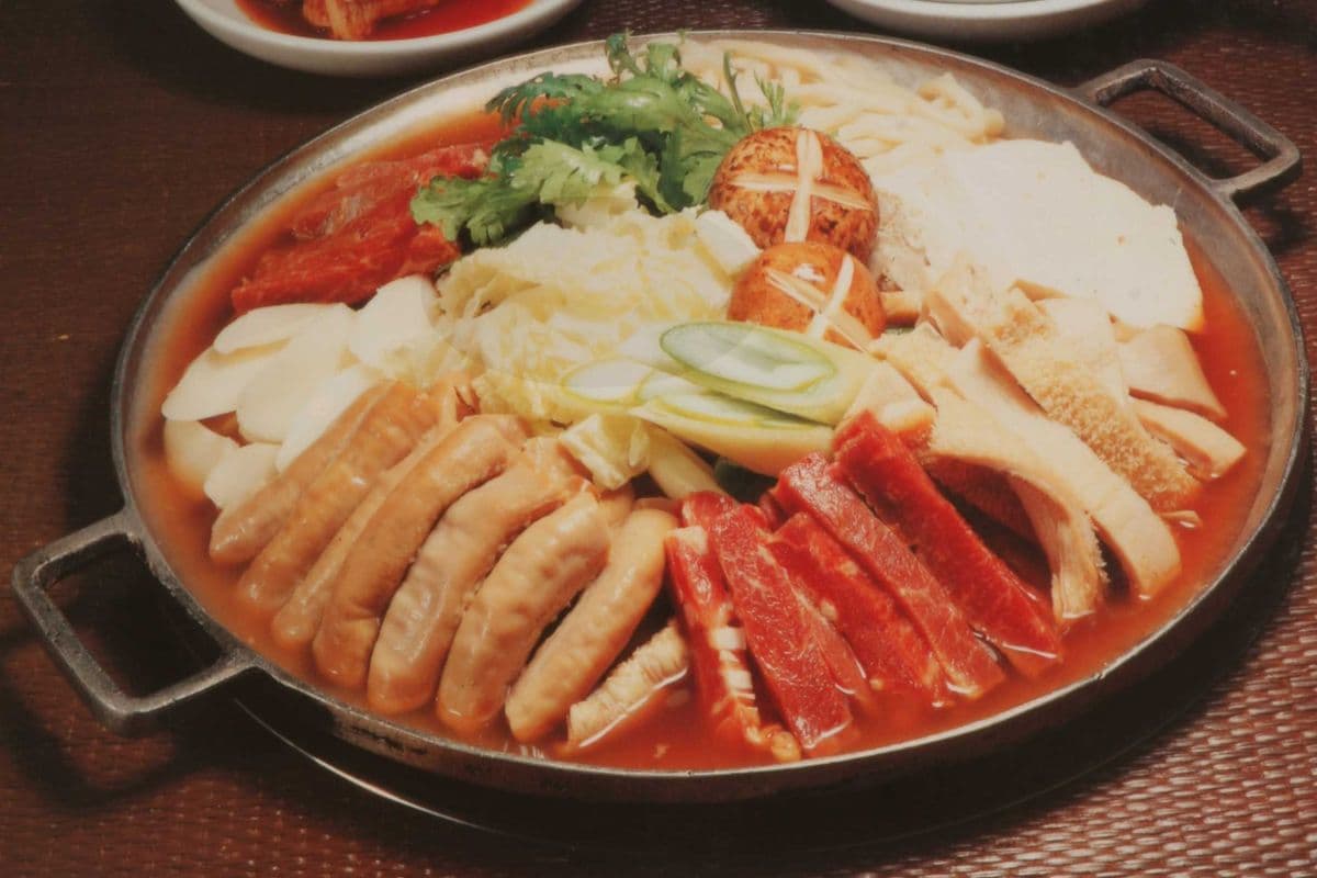20. Spicy Beef Tripe Hot Pot / 곱창전골 牛肚火锅