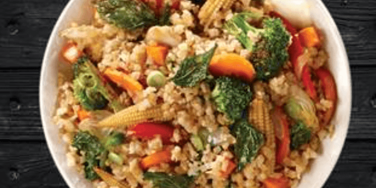 BOL DE RIZ AU CHOU-FLEUR FRIT AU BASILIC VÉGÉTALIEN