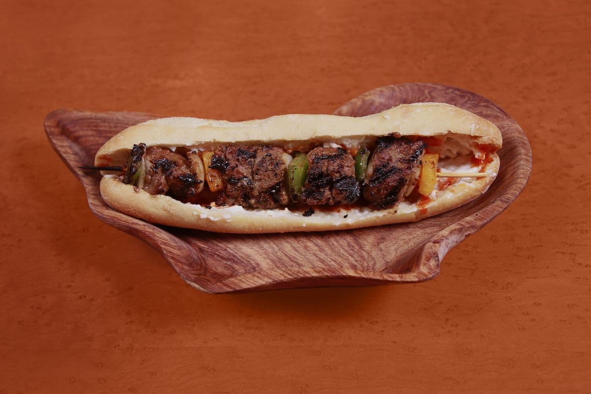 Painbro Yelkabé au boeuf filet mignon / Yelkabé Beef Filet Mignon Sandwich