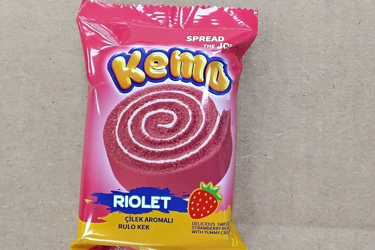 Kemo Riolet Strawberry roll.