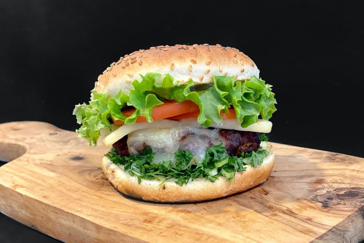 Burger Cheddar fort et fines herbes