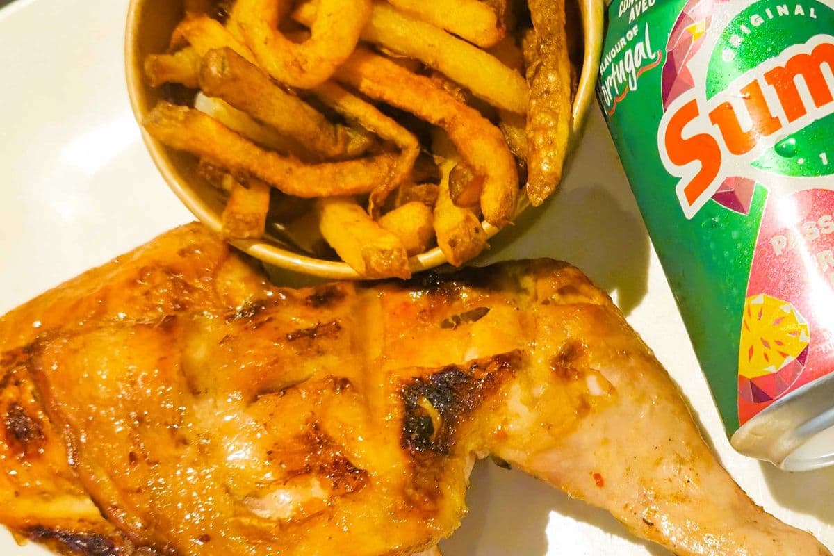 2 Plats de 1 Cuisse de Poulet + 1Mini frites + 1Boisson + 1Dessert
