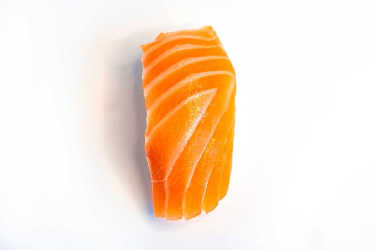 02. Nigiri au saumon / Salmon Nigiri 2pcs