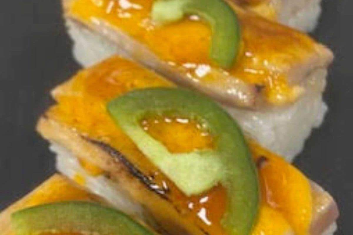 Spicy Sake / Salmon Torched (8 pcs)