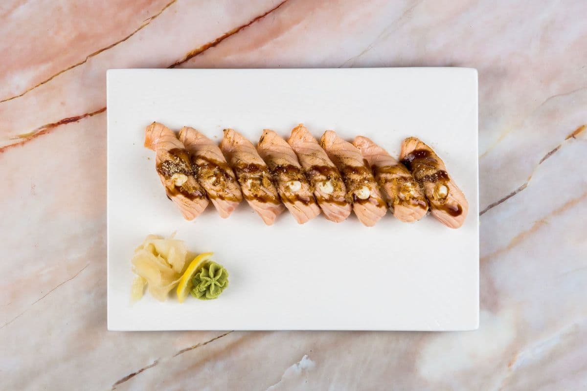 Torched Salmon Sushi (3pc)