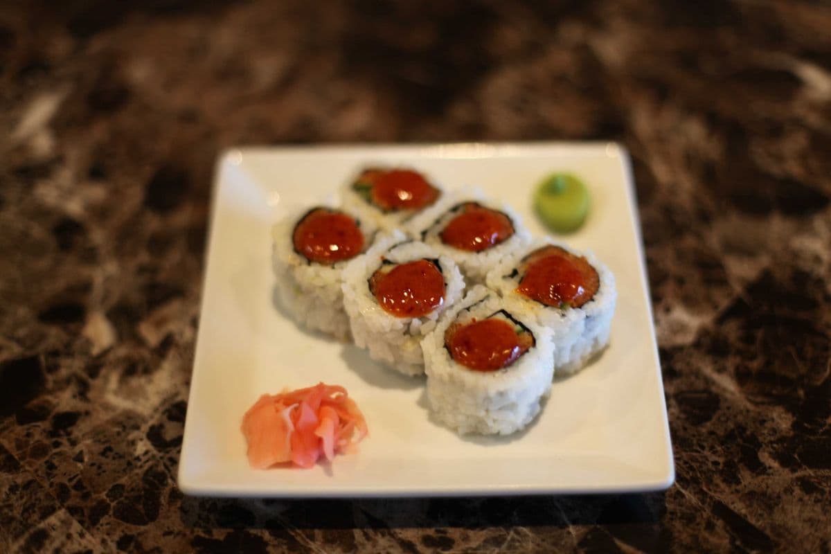 Spicy Salmon Roll (6 pcs)