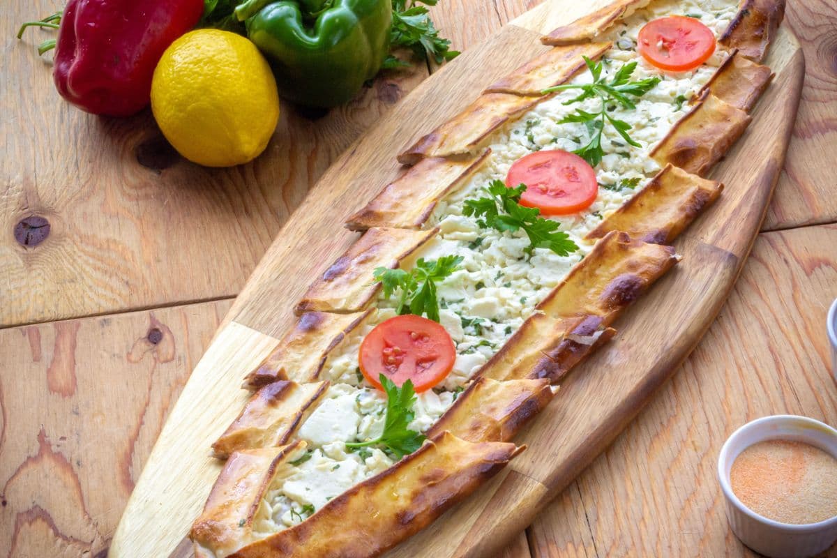 Beyaz Peynirli Pide (Feta Cheese)